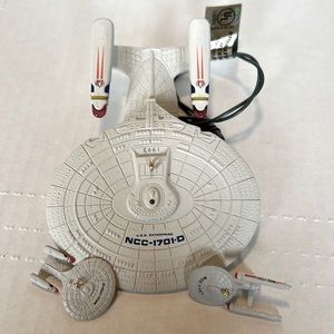 1993 Hallmark Star Trek Enterprise Next Generation Ornament Lights NCC-1701 D